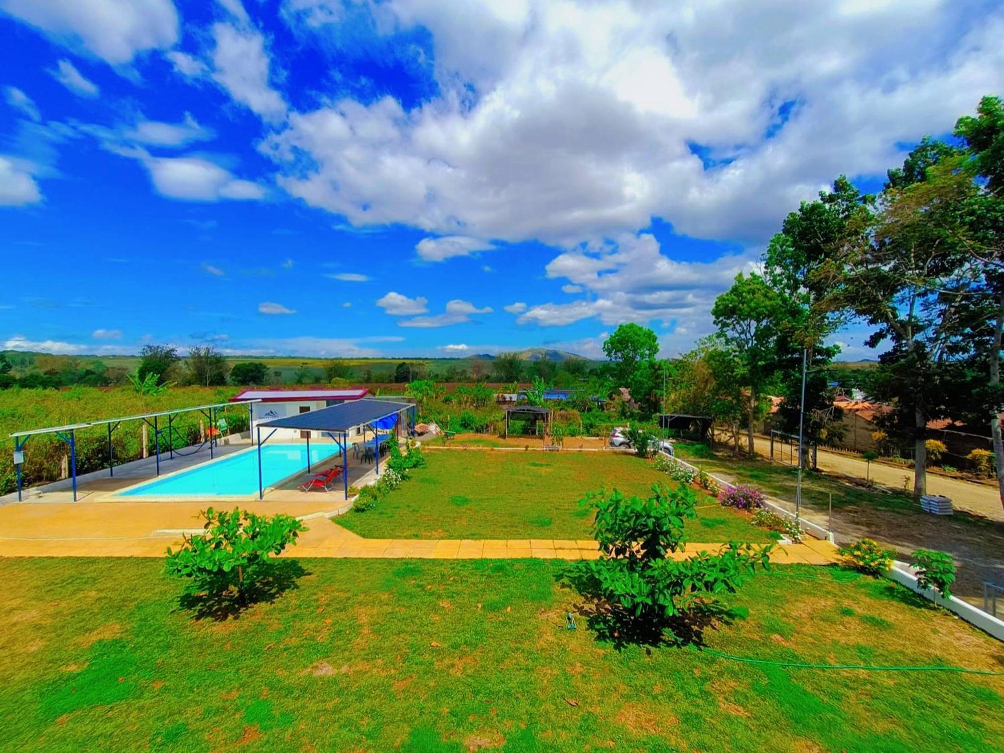 Concetta Tourist Inn Manolo Fortich Kültér fotó